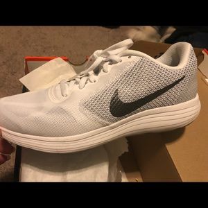 Nike Revolution 3 women’s